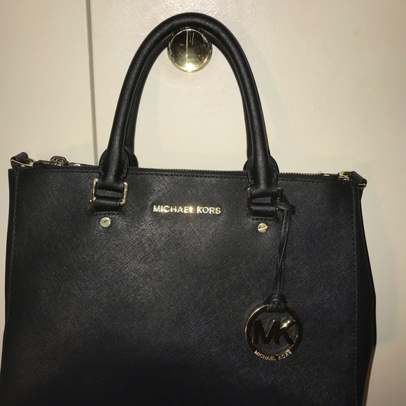 Pocketbooks, Peacoats, Capris, Shoe Booties, - Picture 8 of 8